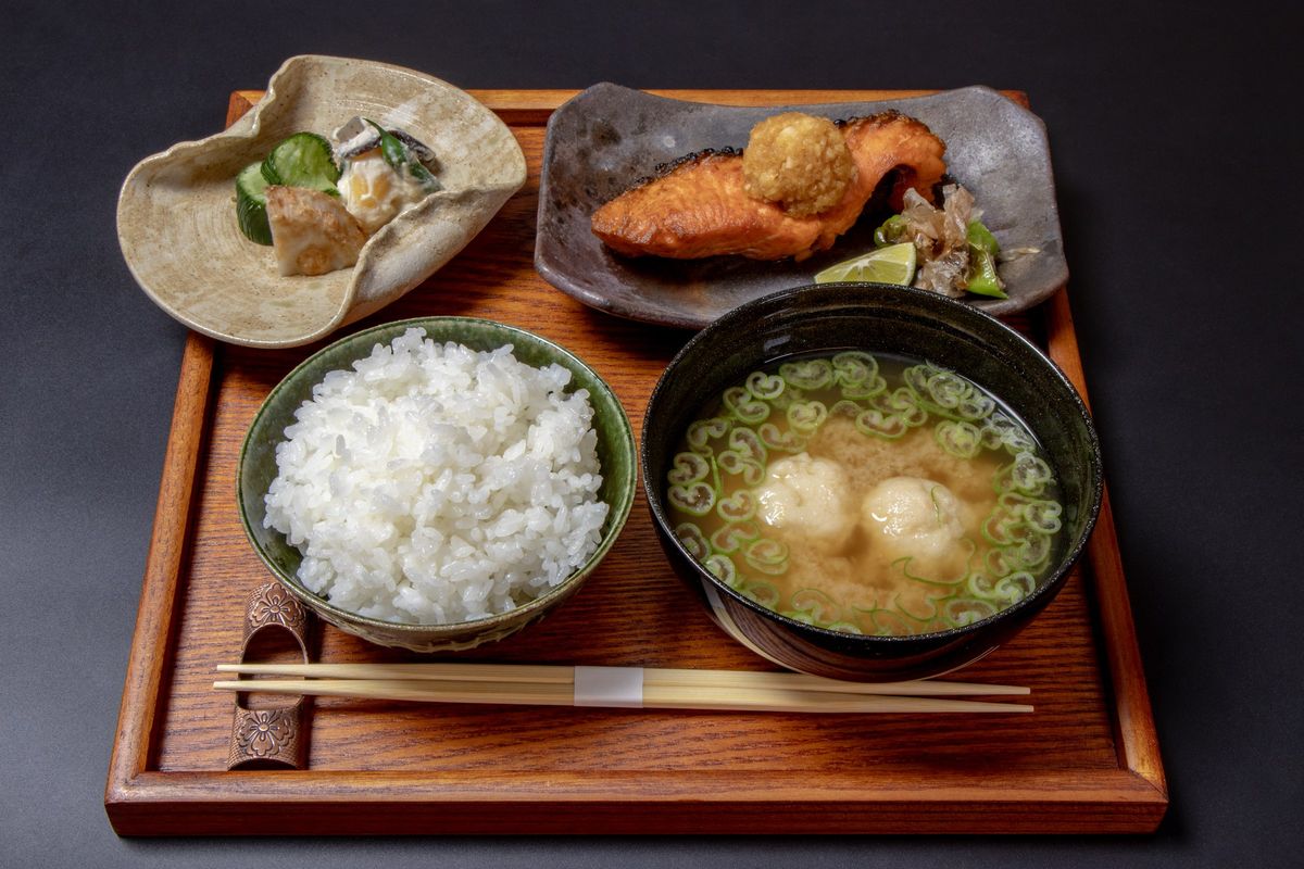 板前の焼鮭御膳